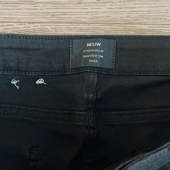 New Men's Neuw Iggy Skinny Jeans in a black stretch denim. - Picture 3 of 7